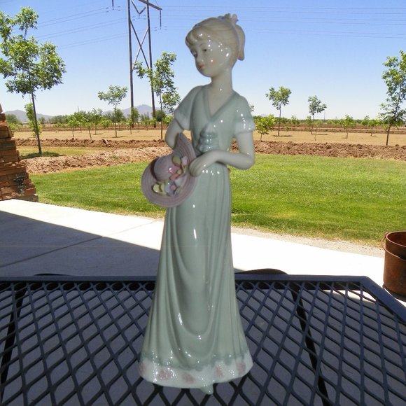 House of Lloyd Other - Little Girl Figurine Statue Flower Garden